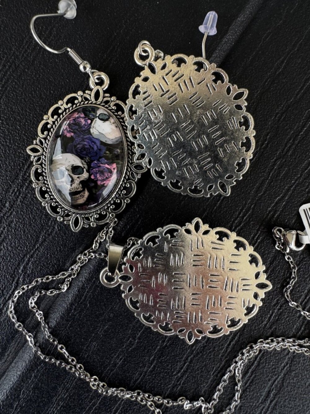 Skulls & Roses Jewelry Set - Picture 4 of 4